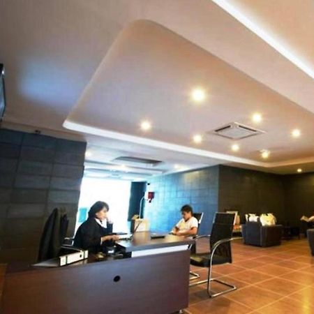 โรงแรม ฮาน พาเลซ เซมโปร์นา เซมปอร์นา ภายนอก รูปภาพ