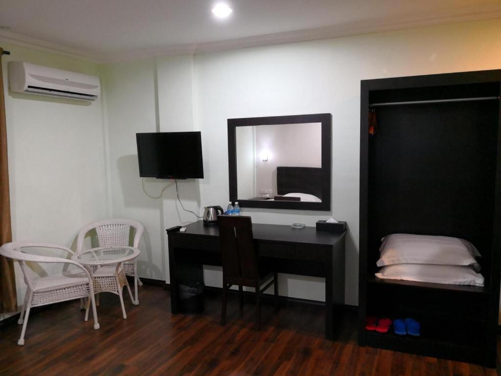 โรงแรม ฮาน พาเลซ เซมโปร์นา เซมปอร์นา ภายนอก รูปภาพ